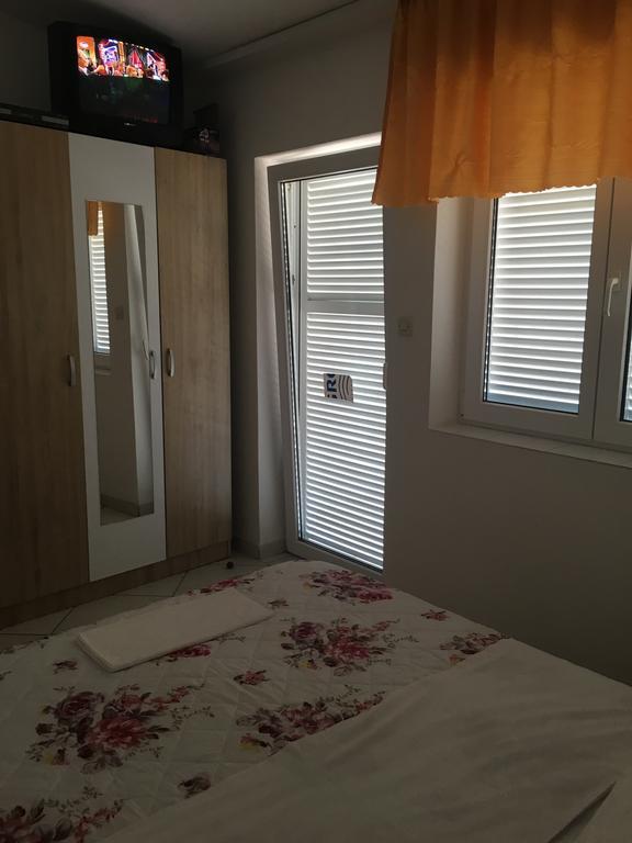 Apartments Kulic Tisno Exterior photo